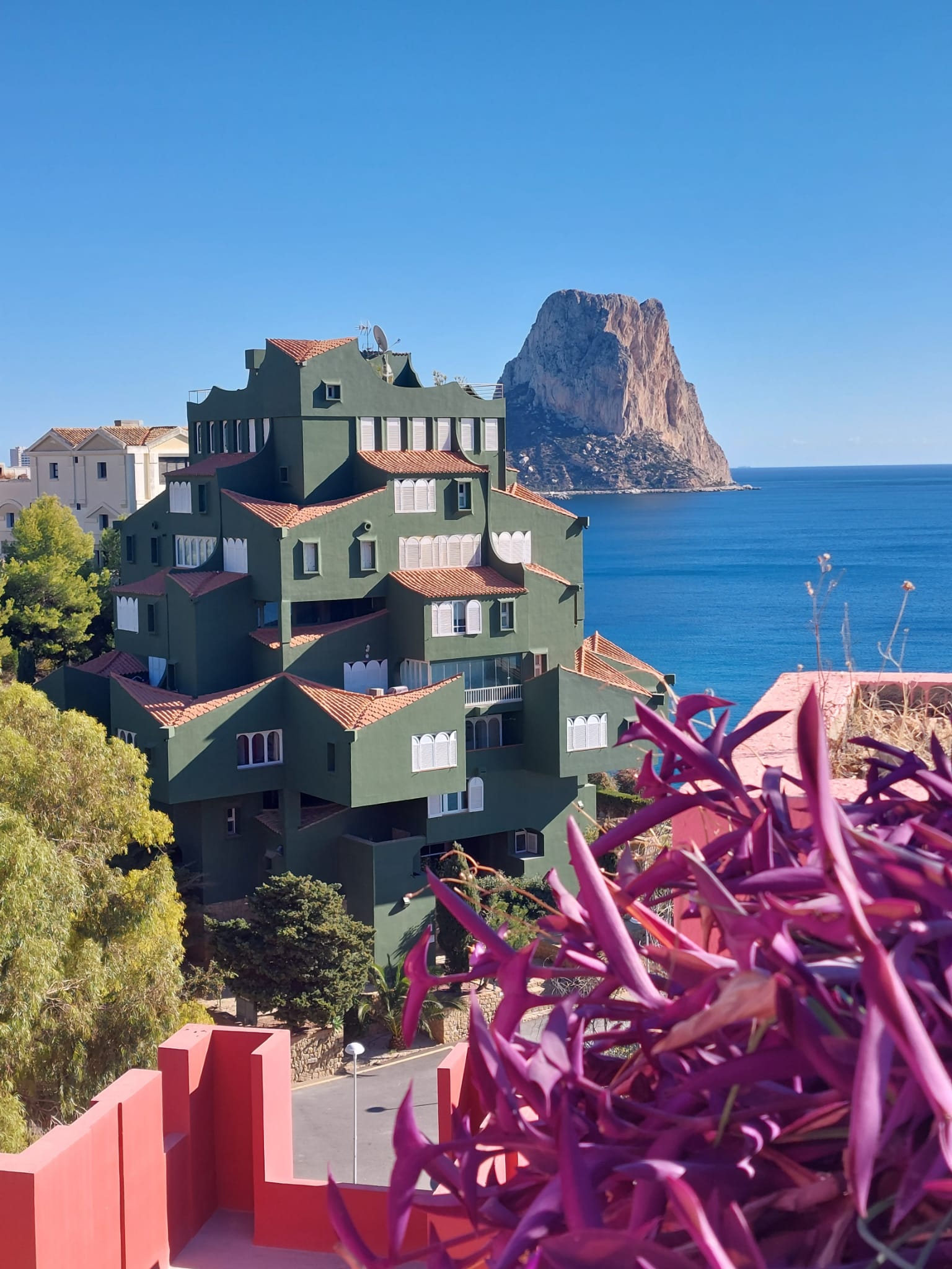 Penthouse in Muralla Roja, the best known building of Spain's famous architect RICARDO BOFILL, overlooking the sea, the Peñon de Ifach.